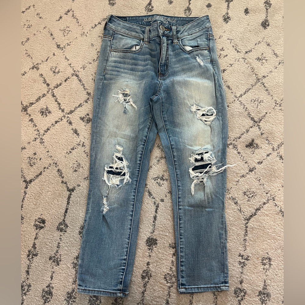 American Eagle Outfitters Light Blue Distressed Hi-Rise Cropped Jeans